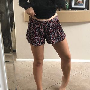 Super cute floral flowy shorts